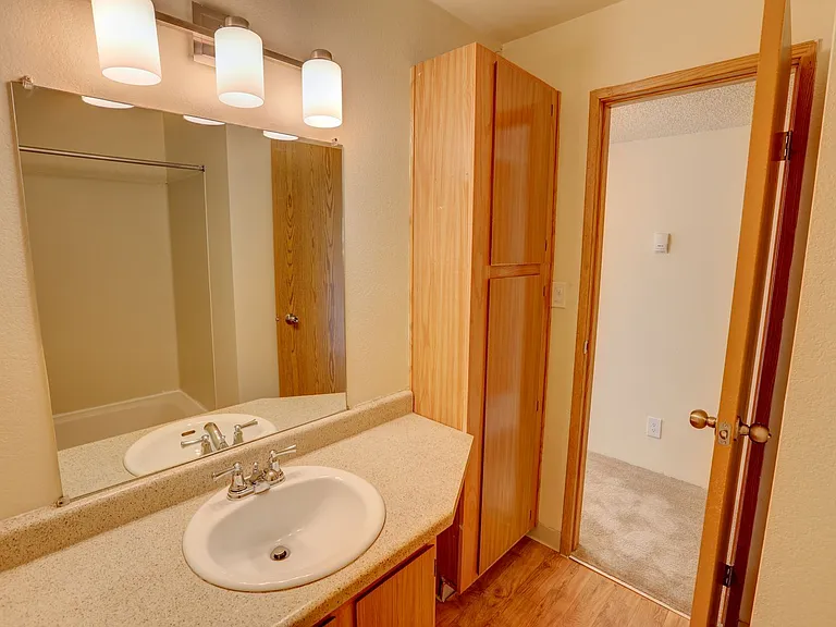 Americana Lakewood Apartments — Photo 27
