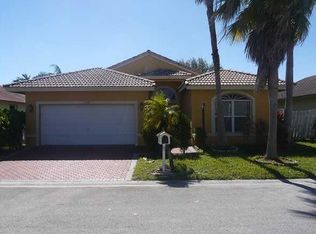 11610 SW 10th St, Pembroke Pines, FL 33025