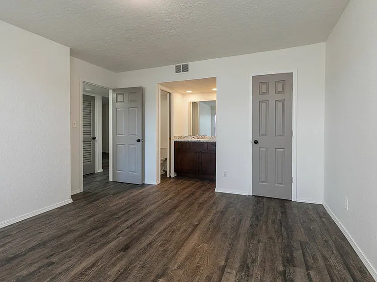 2 bedroom, 1 bathrom