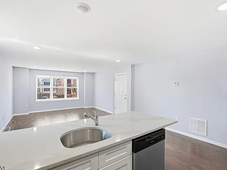 420 S 10th St #1 — Photo 5