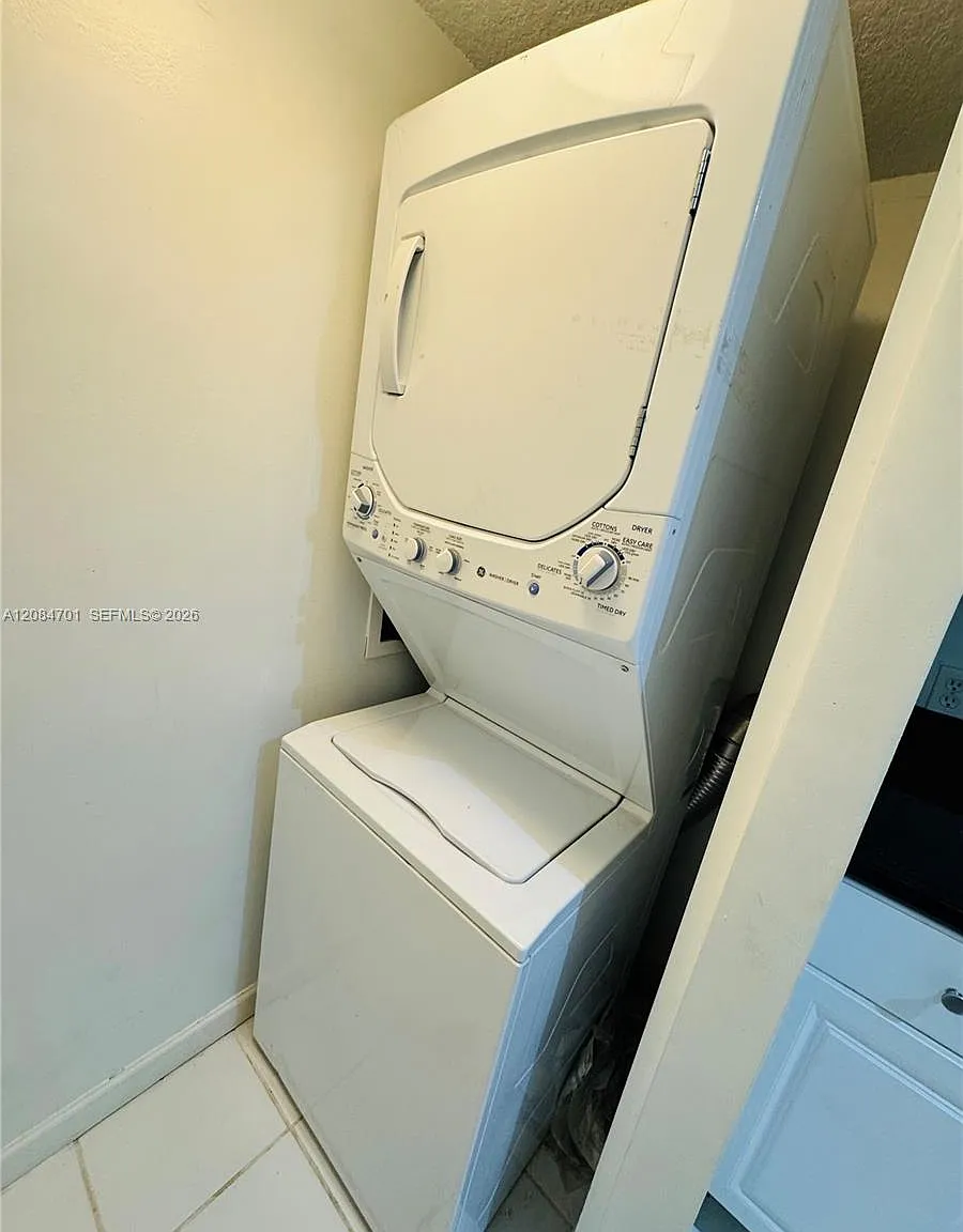 Hollywood Parc Condo — Photo 4