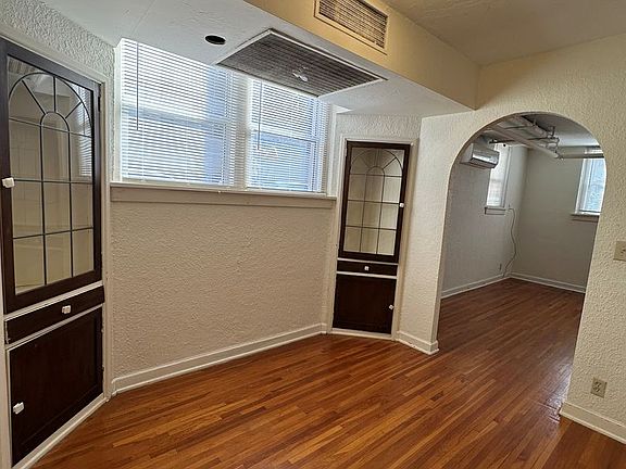 3rd image of 2817 Xerxes Ave S APT A