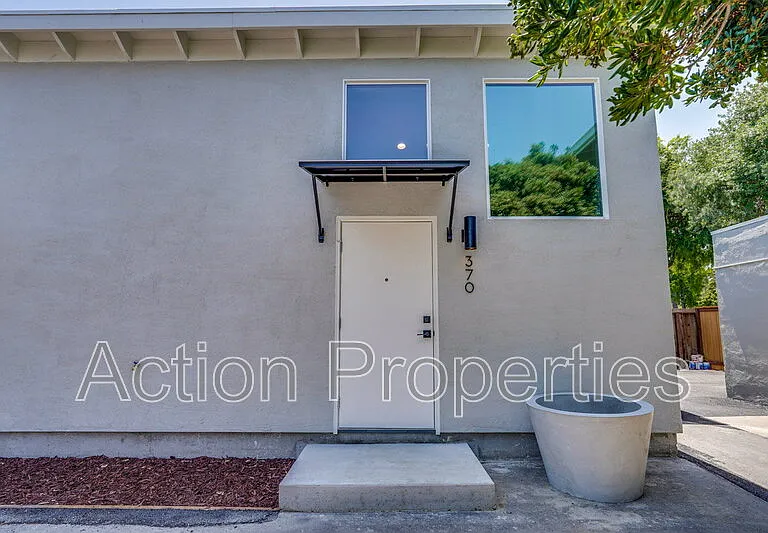 370 Camille Ct — Photo 2