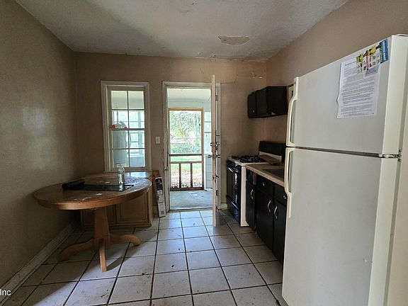 5th image of 2852 ERNEST Street