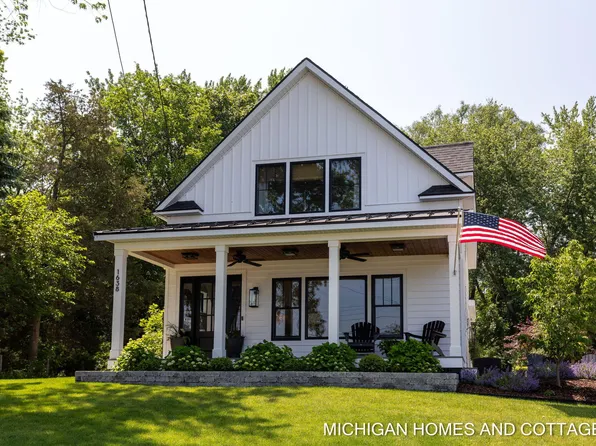 1638 S Shore Dr, Holland, MI 49423