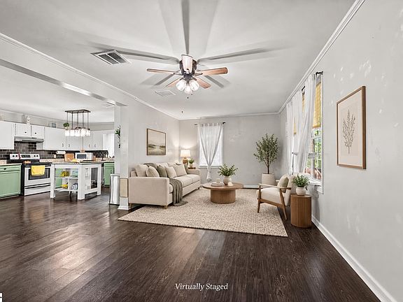 3rd image of 435 Carole Ave