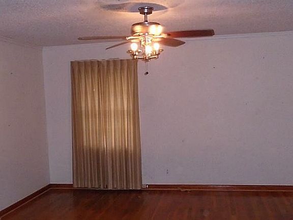 2nd image of 1206 Zephyr Dr