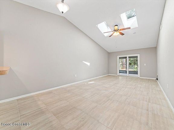 4th image of 2713 Winchester Dr