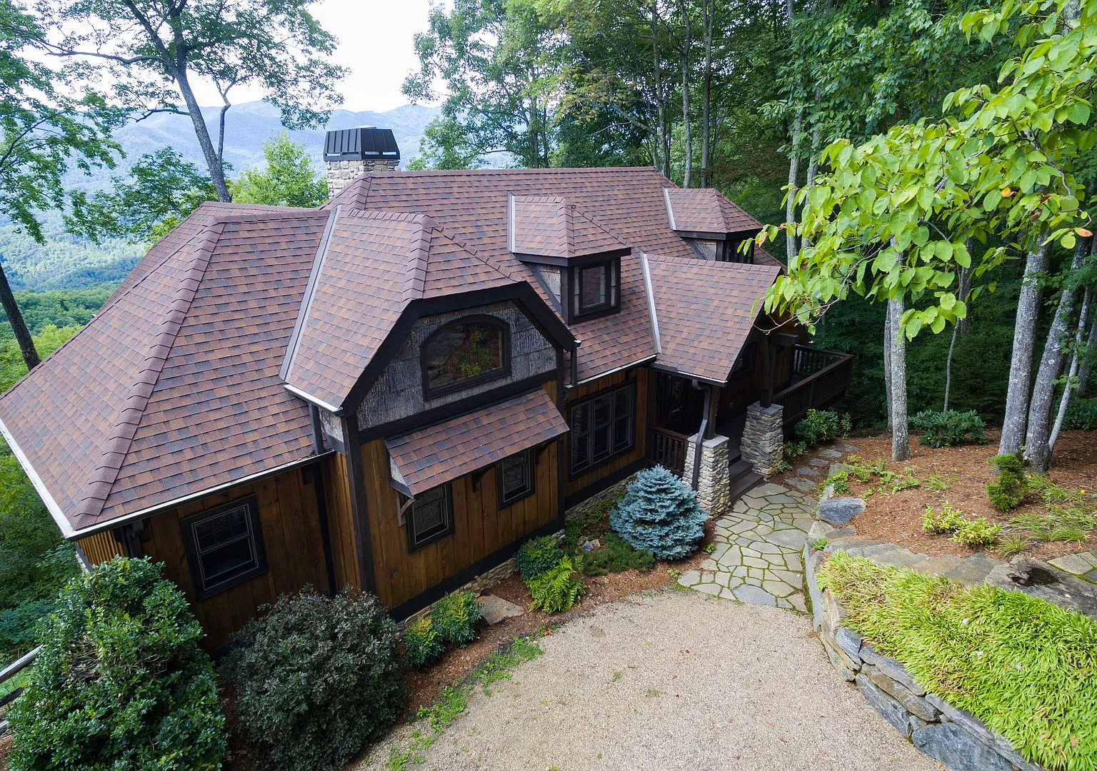 Beautiful Mountain home in Balsam Mountain Preserve Community $3500 a month with year-long lease — Photo 2