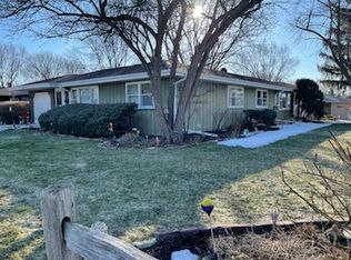 1401 Getzelman Dr, Elgin, IL 60123