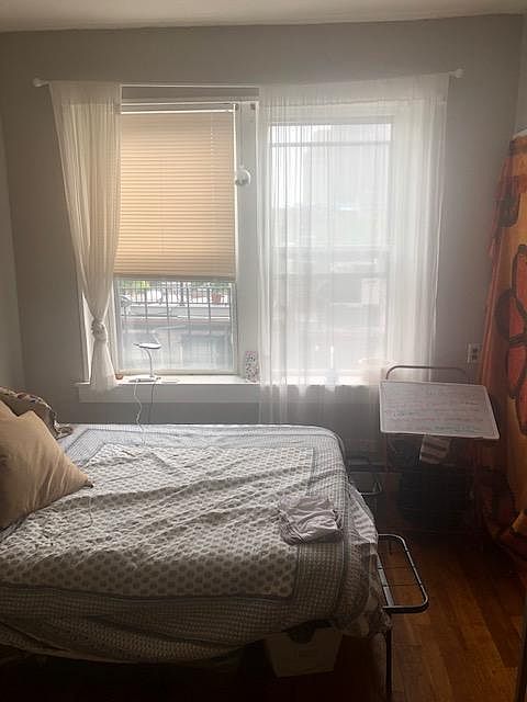 2nd image of 97 Mount Vernon St