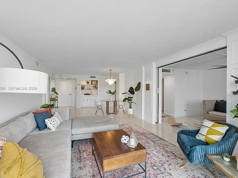 6039 Collins Ave #934 — Photo 9
