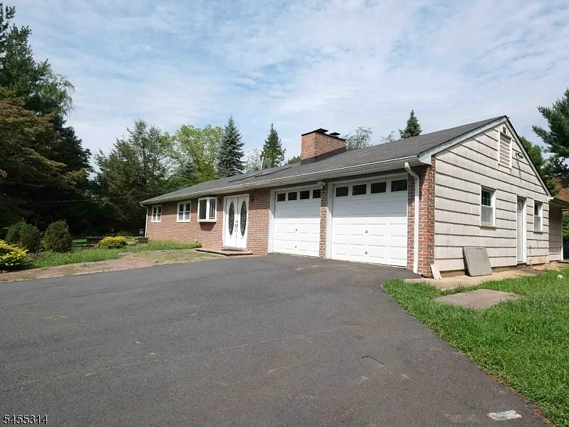 4 bed, 2.0 bath, $4,300 — Photo 3