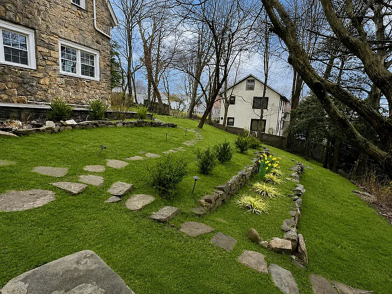 Darwood Pl — Photo 26