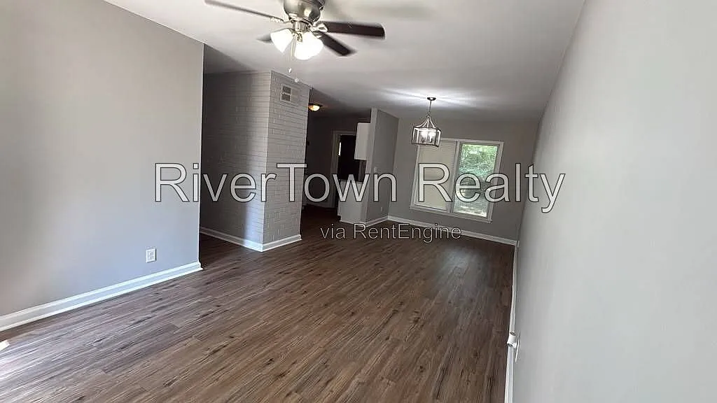 3 bed, 1.0 bath, 1365 sqft, $1,295 — Photo 2