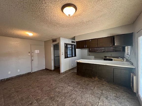 4th image of 2232 W 19th St