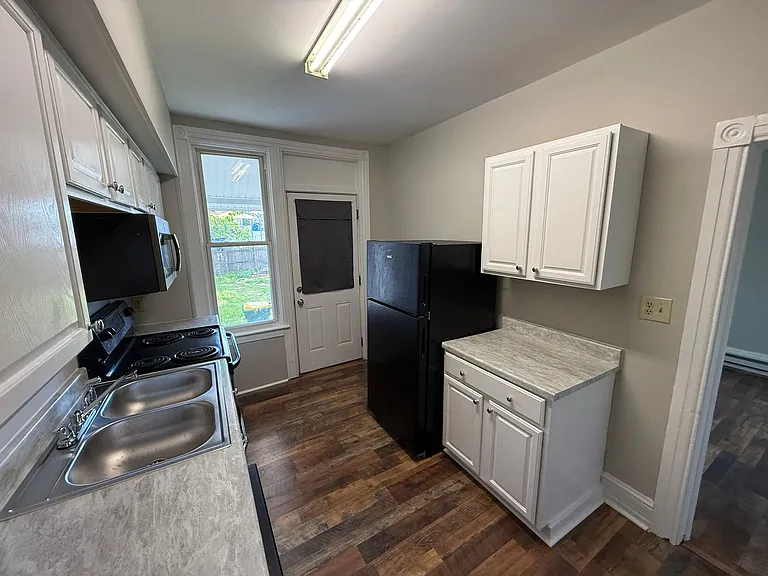 410 Wolf Ave — Photo 7