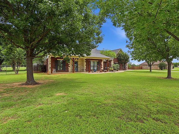 4th image of 2421 Pecan Springs Rd