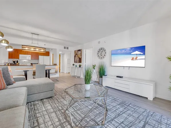 1200 Brickell Bay Dr APT 2904, Miami, FL 33131