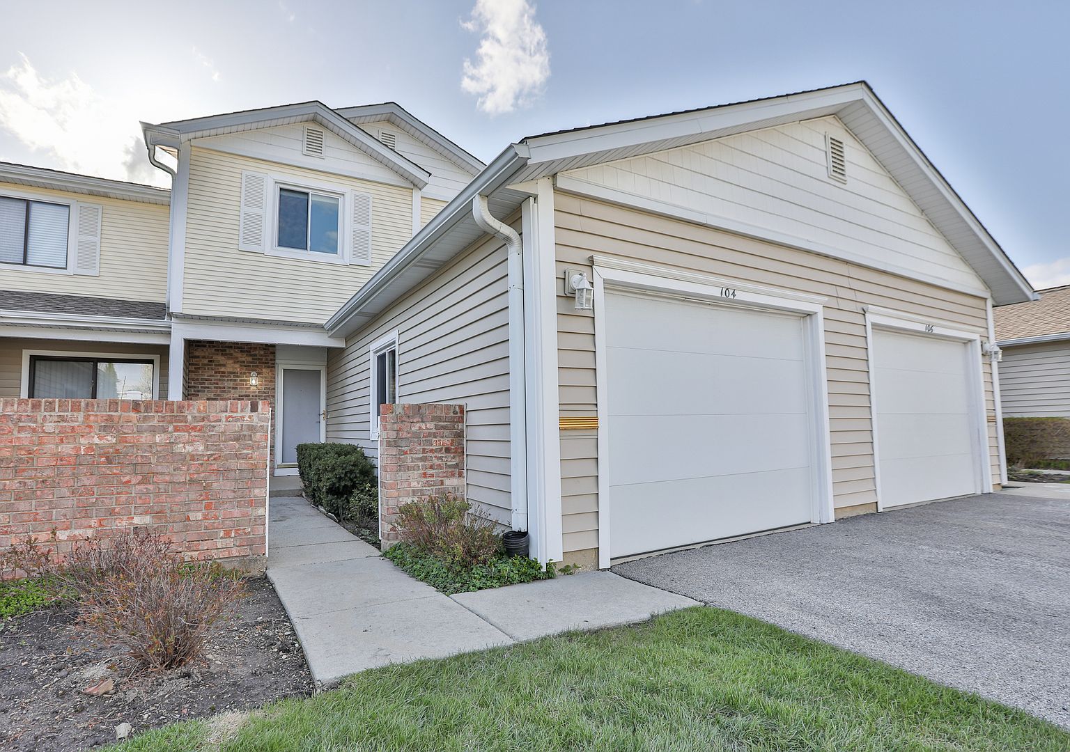 104 N Waterford Dr, Schaumburg, IL 60194 Zillow