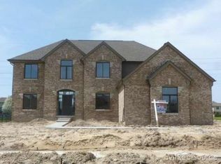 51331 Castle Mar Ct, Macomb, MI