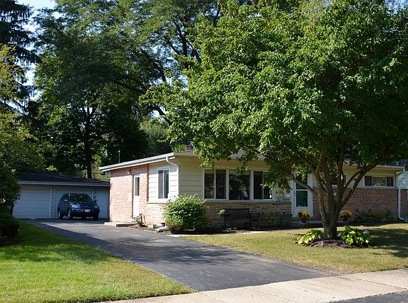 3rd image of 105 W Pleasant Hill Blvd