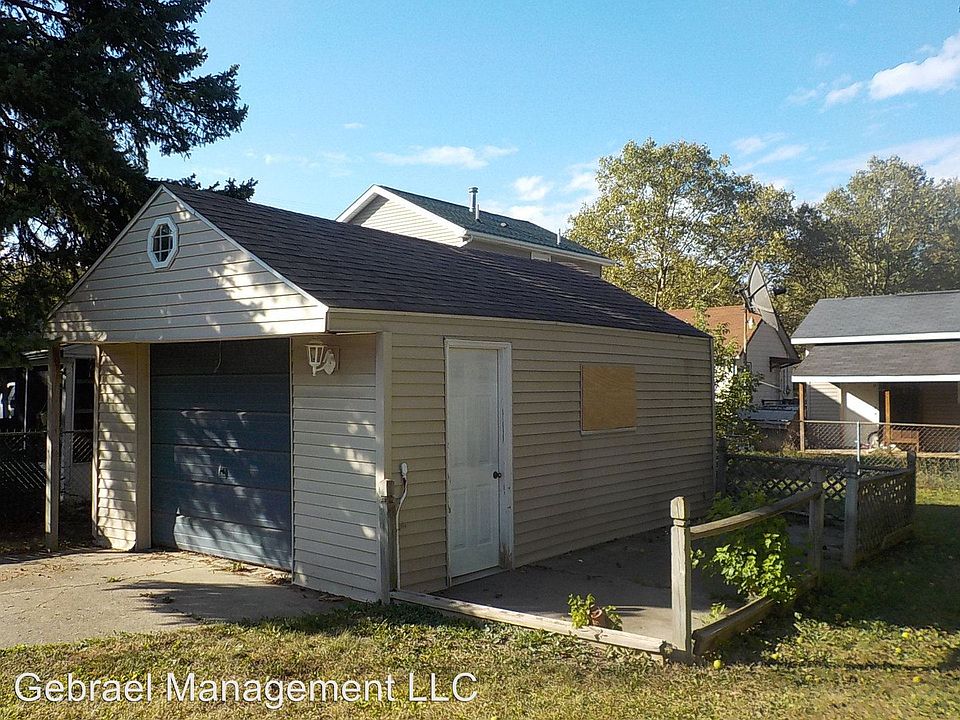 2nd image of 858 Ingleside Ave