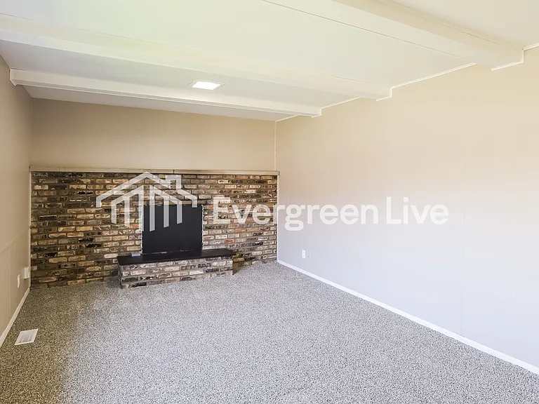 2466 Saturn Dr — Photo 3