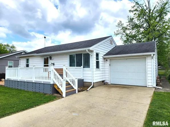 1441 E 3rd St, Centralia, IL 62801