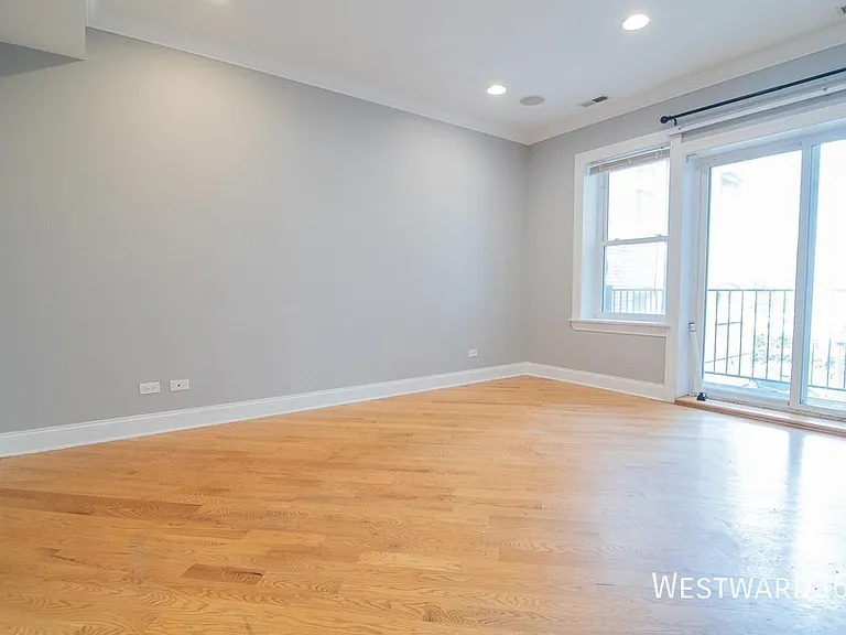 2036 W Arthur Ave #2E — Photo 4