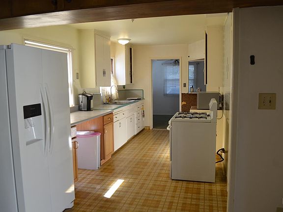 3rd image of 236 Oakdale Dr