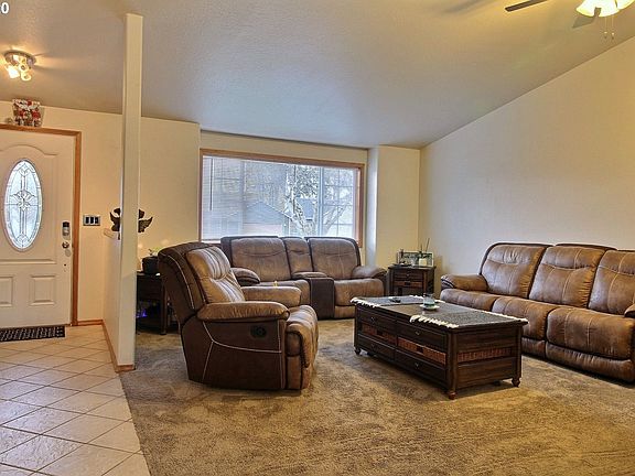 2nd image of 1717 SE 169th Ave