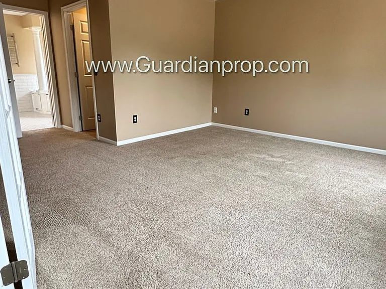 4046 Albany Cir — Photo 11
