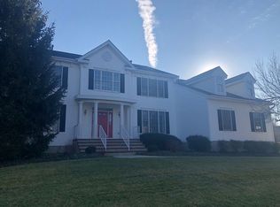 1 McKnight Ct, Cranbury, NJ 08512