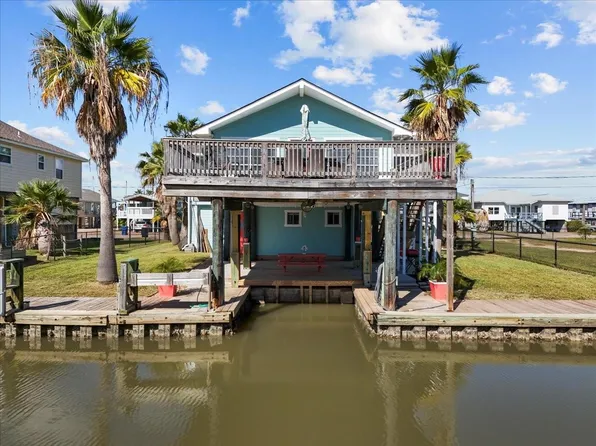 324 Shark Ln, Surfside Beach, TX 77541