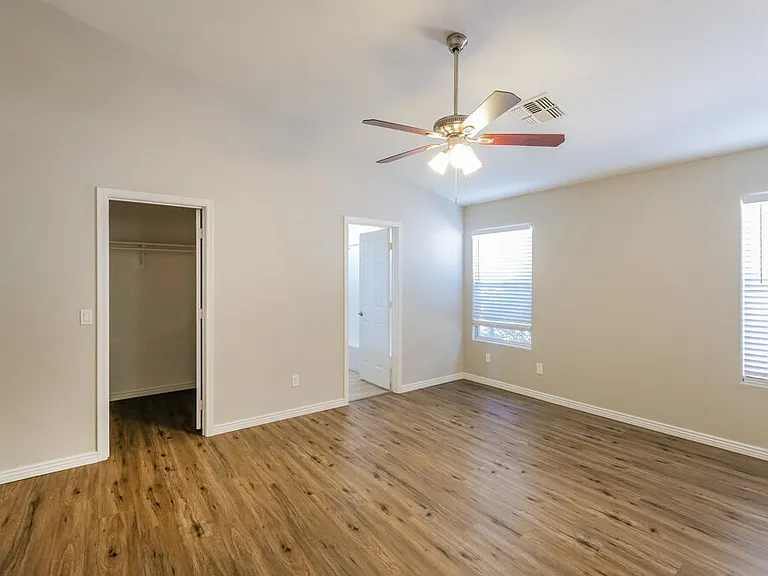 3430 N Saffron — Photo 11