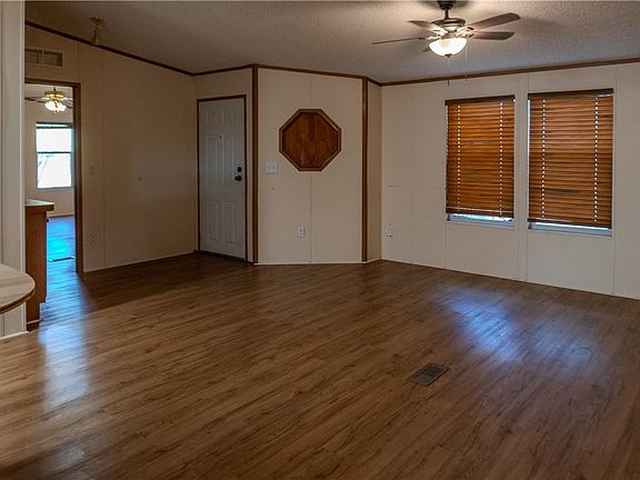 4th image of 112 Baldwin Ave