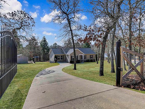 2nd image of 300 Charm Hill Rd
