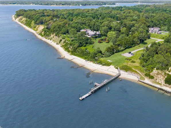 16 Barclay Dr, Sag Harbor, NY 11963