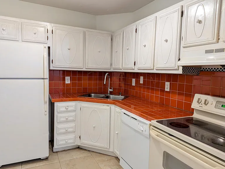 3119 Oakland Shores Dr #C110 — Photo 2