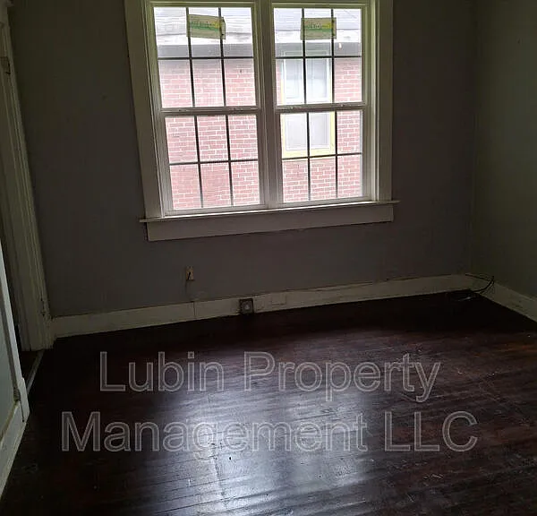 831 Kerr Ave — Photo 2
