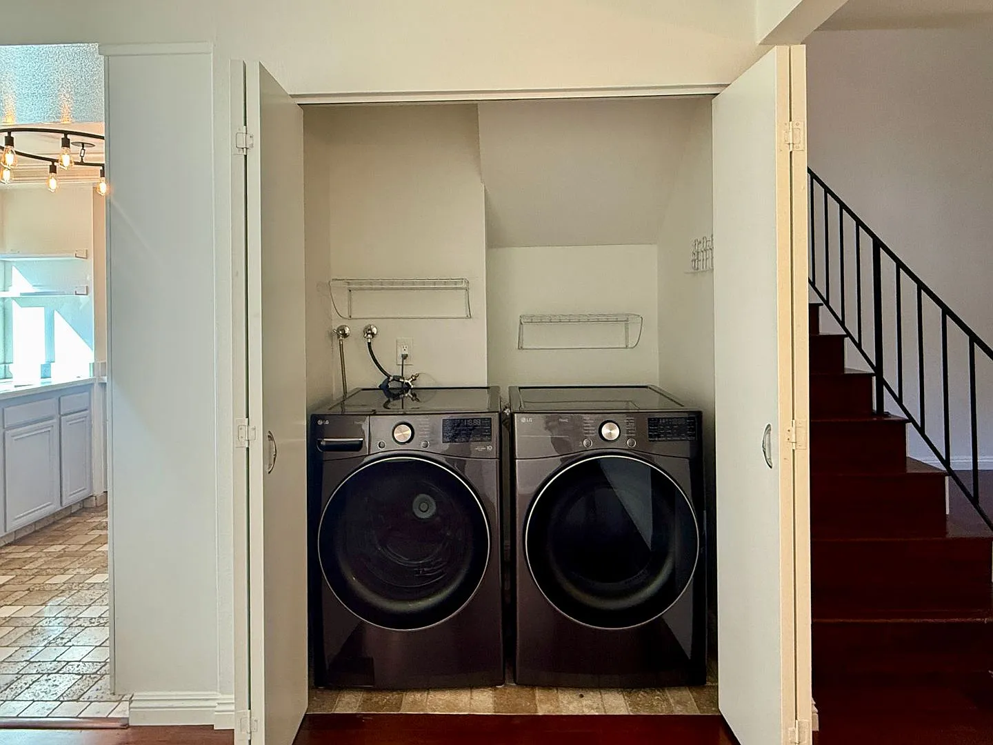 Beautiful 1 Bedroom, 1 Bathroom Townhouse in Franciscan Gardens Community — Photo 4