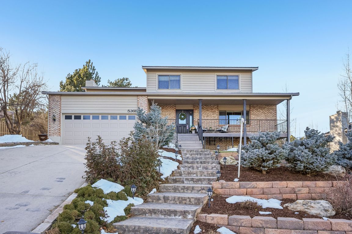 Cliff Point Cir-S2301-001.jpg