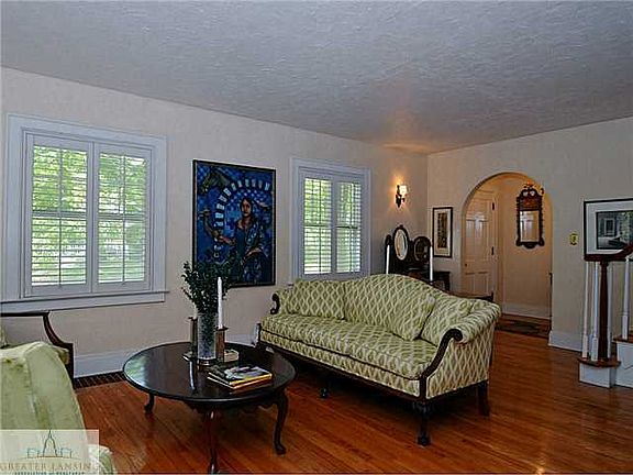 3rd image of 704 E Sunset Ln