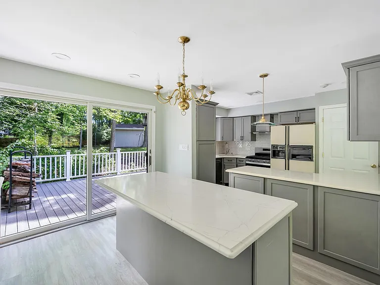 336 Dix Hills Rd #1 — Photo 15