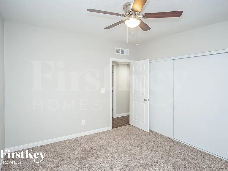 5060 Newton Dr — Photo 13