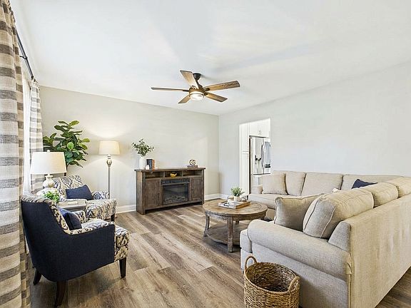 3rd image of 36849 N Eastmoor Ave