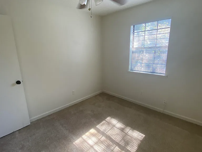 3701 Donovan Dr #B — Photo 35