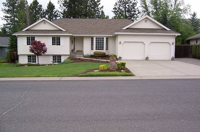 1st image of 1123 E Brierwood Dr