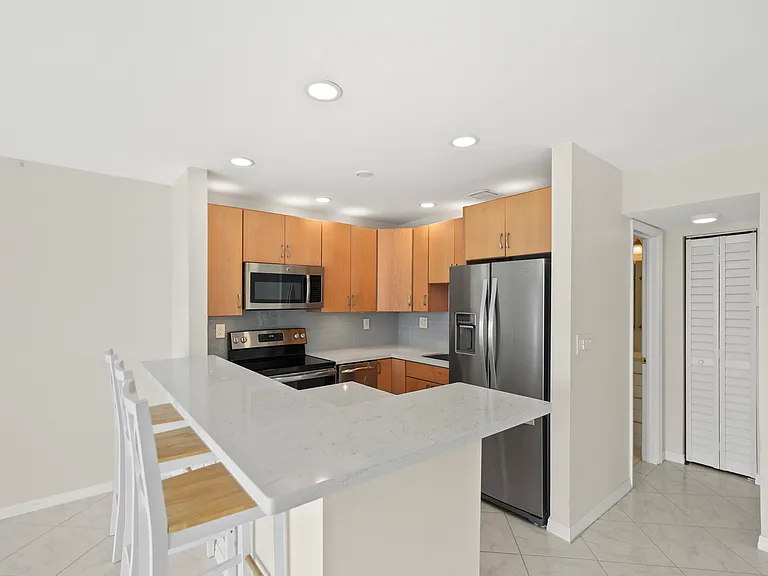 400 Wilma Cir #207-1 — Photo 8